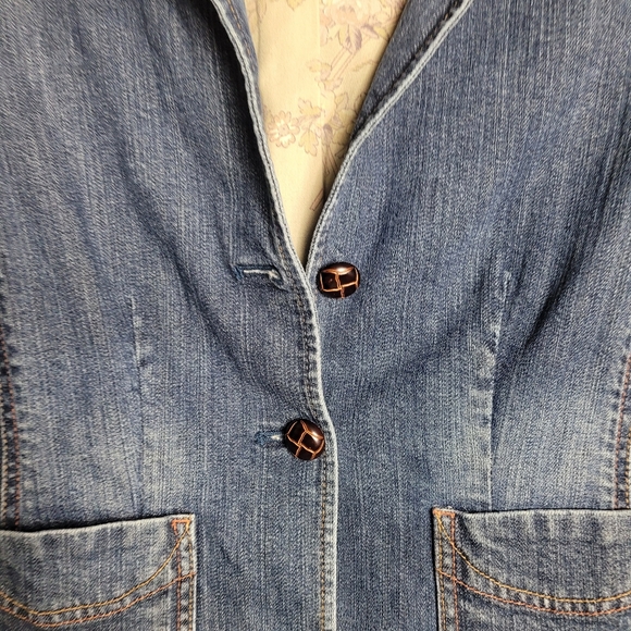 GAP Jean Jacket - Picture 3 of 7